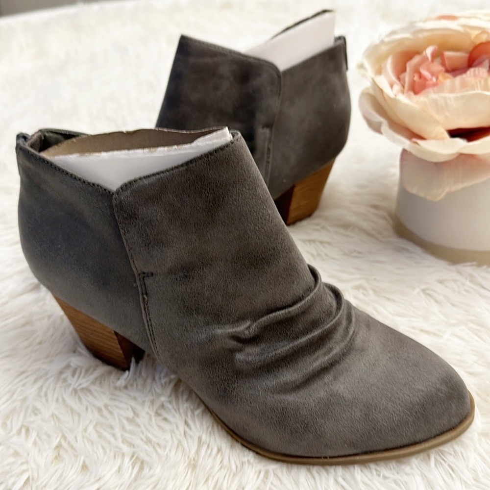 NEW REPORT Clarice Grey heeled ankle bootie women size 6.5 w - Picture 3 of 6